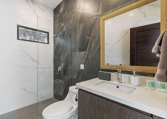 Cu20 Modern W & Pvt Pool