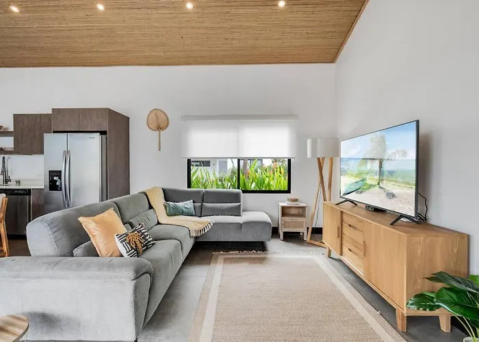 Cu20 Modern W & Pvt Pool